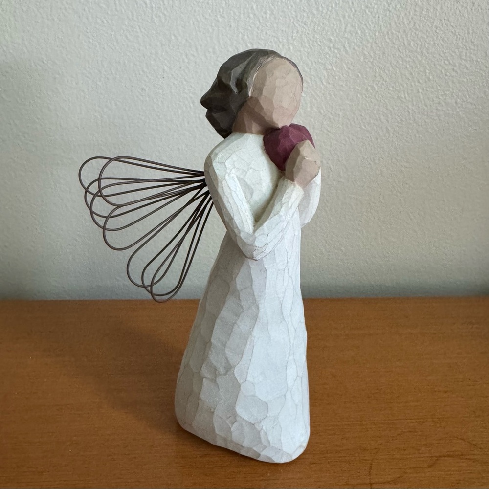 Willow tree - Angel of the Heart - 2000; 5’’ Tall Figurine - with Heart